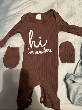 Hi i’m new here baby outfit